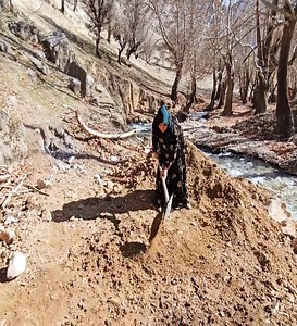 2.1M views · 20K reactions | Documentary about the Life of nomadic women trying to build a mug with stone house to protecther daughter in a mountain #nomadic #reelfb #life #adventure #nomadlife | Iranian Lifestyle | Facebook