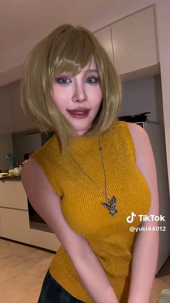 Resident Evil 4 Remake: Ashley Graham Cosplay