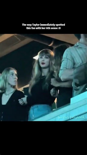 Taylor really said "I can see youu" | Swifties Labyrinth | #fypシ゚13 #fypシ゚viral #trendingshorts