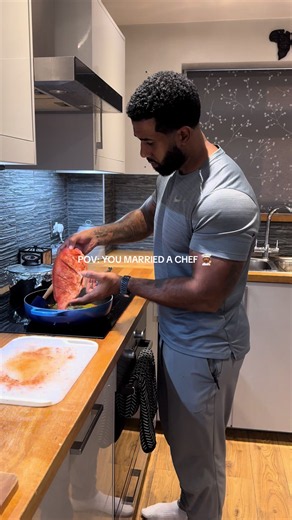CURRY RED SNAPPER FISH INGREDIENTS:SAVE 👇🏾 • Red snapper • fish seasoning • old bay • all purpose • coconut oil • onions • spring onions • bell peppers • okra • scotch bonnet • corn • salt & pepper • thyme • garlic • pimento LET IT STEAM FOR 25mins • enjoy 😉 #fish #jamaicatiktok #dinner #cookwithme #fyp @Le Creuset @Le Creuset UK