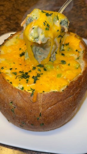 Broccoli cheddar soup 🥣 | Destiny Symone