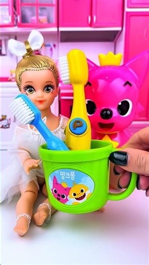 Pinkfong Shark Bath Toy ASMR 🦈
