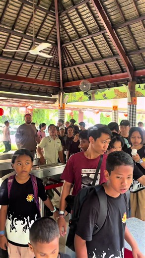 A Day at the Zoo with Orphanage Kids in Bali