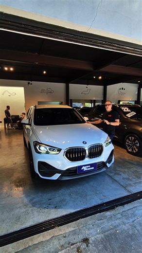 Auto Nobre Multimarcas on Instagram: "O SAV que define a categoria. BMW X1 sDrive20i, ano 2022, com 29.702 km e blindagem Leandrini Nível IIIA com vidros AGP B33. A união perfeita entre a agilidade de um Sports Activity Vehicle (SAV) e a máxima segurança. O motor 2.0 TwinPower Turbo de 192 cv, aliado ao câmbio de dupla embreagem de 7 marchas, entrega respostas rápidas e uma pegada esportiva que poucos utilitários possuem. O interior espaçoso e tecnológico completa a experiência premium. 📋 Itens