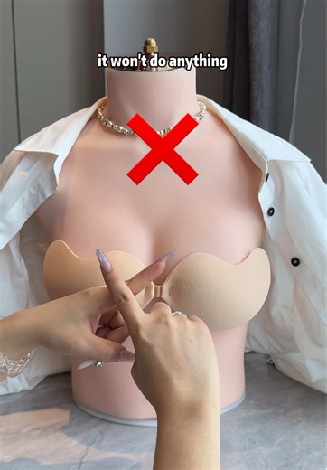 No straps attached, just pure comfort with Minikit V-bra.#bra #minikitvbra #invisiblebra #adhesivebra #minikit