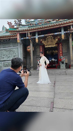 293K views · 1.5K reactions | Hướng dẫn chụp ảnh Tết ở chùa—— PS: Đăng ký khoá học chụp ảnh bằng điện thoại Online và Offline của Sam N.GAY để trở thành nhiếp ảnh gia chụp ảnh bằng điện thoại chuyên nghiệp! #SamEducation #ChupAnhDienThoai #QuayDungVideo | Sam Nguyen | Facebook