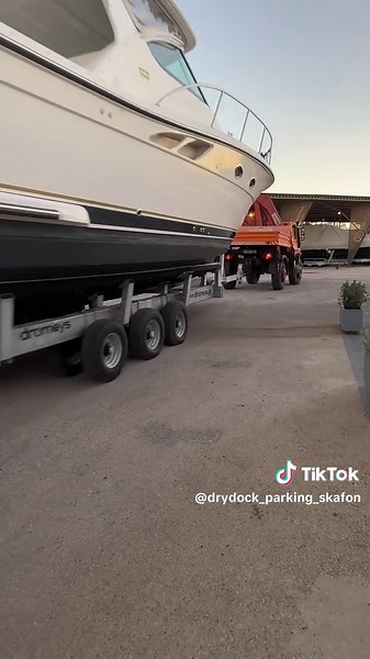 Expert Tiara 3800 Haul-Out and Transport Services