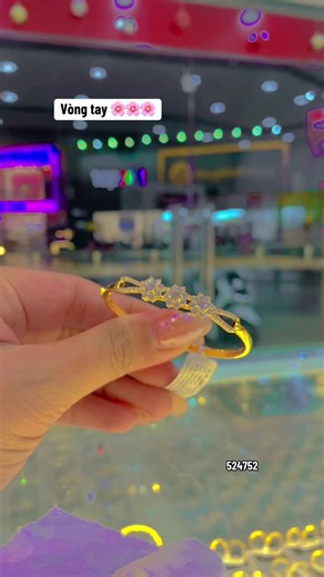 Chiếc hoa xinh: vòng tay bạc lắc tay nữ đẹp