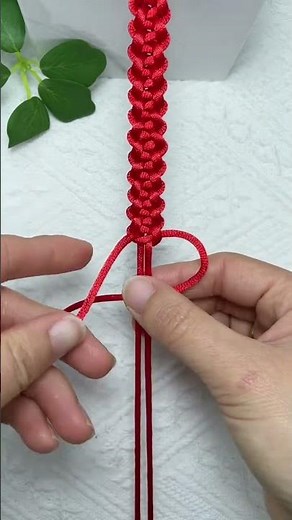 Red rope bracelet tutorial
