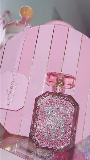 just WOW🥹🩷✨#victoriassecret #vs #Swarovski #pink #rhinestome #perfume #bombshell #crystal #girly