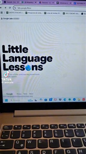 🗣️📱 ¡Google lanza Little Language Lessons! Una de sus últimas actualizaciones permite aprender idiomas con lecciones breves, situadas y alineadas a tus intereses. Esta propuesta se adapta a tu contexto y rutina, ideal para quienes estudian, investigan o se preparan para titularse. 🔍 ¿Quieres aprender inglés enfocado en tus objetivos académicos? Escríbenos y conoce nuestros cursos personalizados. 💬 | Tesicafé
