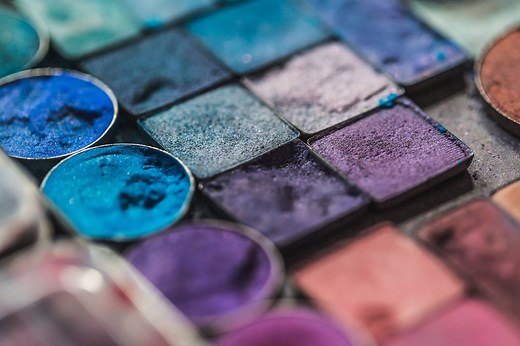 6 Tips to Help You Pack and Ship Makeup and Cosmetics