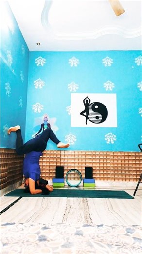 Advance asna backbend drill support of wall #backbendyoga #flexibility #flexibility #yogapractice
