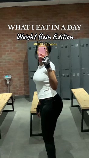 This is why you CONSTANTLY need to make a mental note of how YOUR own fat distribution and GENES 🧬 may be when you want to gain (lose, build muscle etc) and STOP comparing yourself to others. (Esp if you have different body types) “Does this make your tummy big”/ “will this go straight to my bum” type of questions related to food consumption need to exit your head asap! When I gain, the first places the weight goes to are my back( lower back esp), boobs, and buttocks. Then the rest follow. (Par