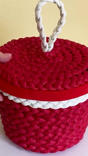 IY How to Turn a Plastic Bucket into a Cute Basket #diy #handmade #ideas