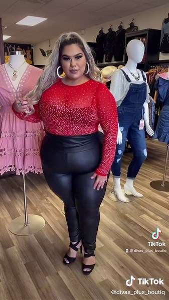 #curvybodies #curvywomam🌷 #curvygirl #fashion #fashionblogger #boutiqueowner #boutique #trending #moda ##plussize #plussizefashion #plussizeedition