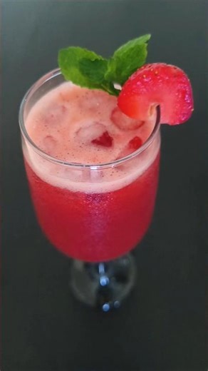 Easy Strawberry Ice Tea | Refreshing Summer Drink 🍓🧊 #summerdrink