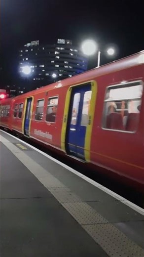 SWR Class 455 arriving into London Waterloo