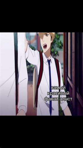 >_ _<