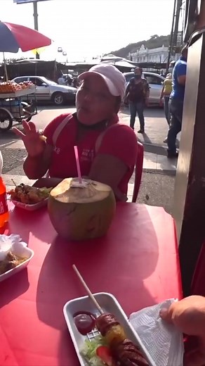 Beware of this woman in Guayaquil, Ecuador! 🇪🇨 #kurtcaz #guayaquil #travel #vlog #ecuador #youtube #fyp #streetfood