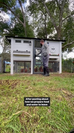With the hemp bedding being so absorbent, we only clean out and replace the chickens waste twice a week or so. When we leave home for longer, we’ll put down extra bedding and it’s impressive how fresh and clean the whole area remains. During our workshops, we take participants through the garden and chicken area without concern it’ll be smelly and swarming with flies. To try it for yourself, use code SVhomegrown for 20% off your first order at @eatonpetandpasture, or comment “Eaton” for the deta