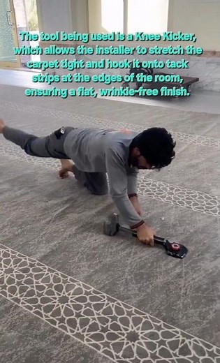 How to Use a Carpet Knee Kicker Like a Pro