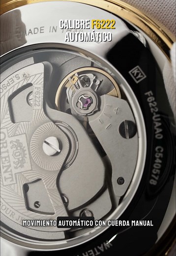 Conoce el Reloj Orient Bambino Small Seconds — la versión menos conocida de la familia Bambino. Segundero descentrado a las 6, subdial concéntrico, fecha a las 3. Calibre F6222 automático fabricado por Orient en Japón, con cuerda manual y parada de segundero. Tapa trasera transparente, cristal mineral abombado, caja de 40.5mm en acero. Una complicación clásica que casi nadie espera encontrar en este rango. #orient #orientbambino #orientwatch
