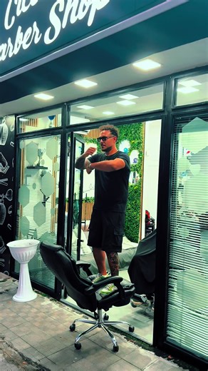 Aura Barber: Cuts with Aura Farming