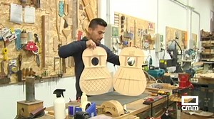 🎸 El taller de Gerónimo Mateos e Hijos, con más de 30 años de experiencia fabricando guitarras artesanas, se ha instalado en Cabanillas del Campo, #Guadalajara. | Noticias CMM