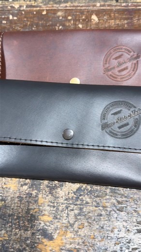 Meet your new everyday essential — handcrafted with the same attention to detail and timeless design you’ve come to love from Home State Made. This wallet features premium full-grain leather, thoughtfully designed compartments, and that perfect blend of beauty and function. Available starting this Thursday at the Holly Day Fair in Fayetteville — just in time for holiday shopping! Each piece is handmade in small batches, so quantities are limited. Come early and feel the craftsmanship in person —