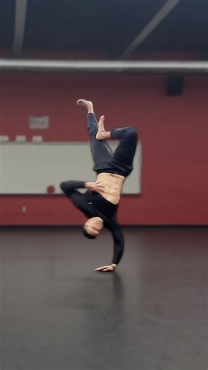 Powermoves Athlete on Instagram: "You like powermoves? . . . . #bboy #breakdance #tutorial #calisthenics #powermoves #yoga #breakdancing #flexibility #strength #handstand #powermoves"