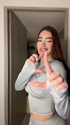 Vídeos de Laura sahar (@laurasahar00) con «sonido original - martinwhite»
