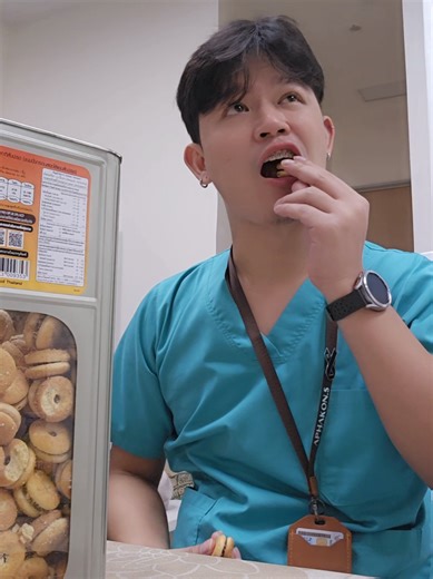 มาการอง ไส้สับปะรด ตราแม่สุรีย์ #พยาบาลไทบ้าน #ซึมเฒ่า #มักม่วน