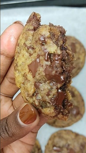 The Gooey Chocolate Chip Cookies of Your Dreams! 🍪😍