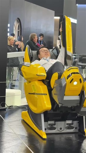 Bodyfriend 733 (also called Standing Rovo SR-733) is an AI-powered massage chair unveiled at CES 2025 as a Digital Health Honoree and showcased again at CES 2026. Inspired by Transformers — especially its eye-catching yellow Bumblebee-like design — it features independently controlled robotic arms and legs with up to 96° of movement via patented ROVO technology. It offers over 50 automatic programs for massage, stretches, resistance exercises, and assisted sit-to-stand support, plus AI-driven he