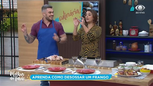 O chef Daniel ensinou a desossar um frango de maneira rápida e simples. | Melhor da Tarde