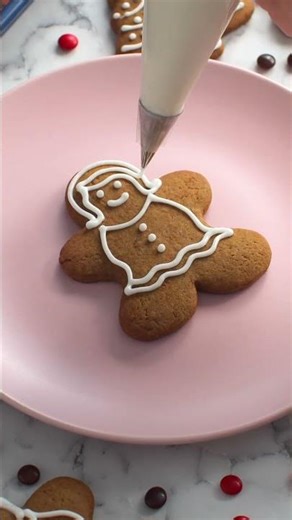 Easy Soft Gingerbread Cookies With Royal Icing