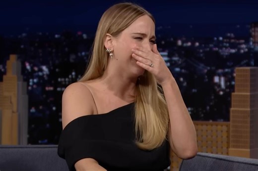 Jennifer Lawrence Shocks Jimmy Fallon by Dramatically Sobbing During “Tonight Show” Appearance