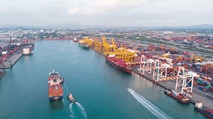 Time Lapse Tugboat Pulling Container Ship Stock Footage Video (100% Royalty-free) 3647549315 | Shutterstock