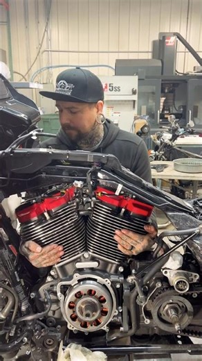 How to remove a brand new $10,000 Harley Davidson motor👌🏼 #harleydavidson #cvo #twincam #fullsend