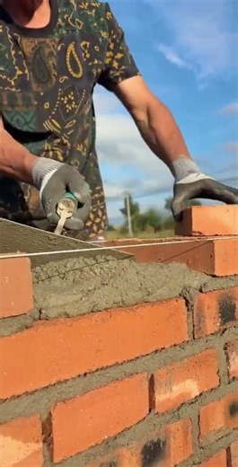 🧱📐 Stretcher Course Bricklaying Along String Line with Pointing Trowel #shorts
