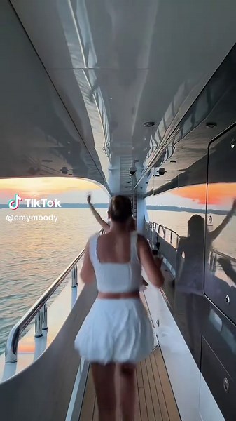 emy moody (@emymoody)’s videos with Thinking of You (1995 Remaster) - Sister Sledge