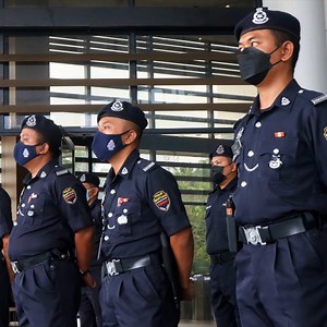 Roll calls in non-police speak is when our officers in uniform are briefed on any updates, assignments and areas of improvement. It’s also the time and place for a senior officer to inspect their personnel’s attire and equipment. Want to know our Security Team’s secret in keeping on the beat? Starting the shift with a roll-call! So rest easy next time you spot our police officers on patrol. They’ve been fitted perfectly to be on our SCIP community’s defence – always. #SunwayProperty #SunwayCityI