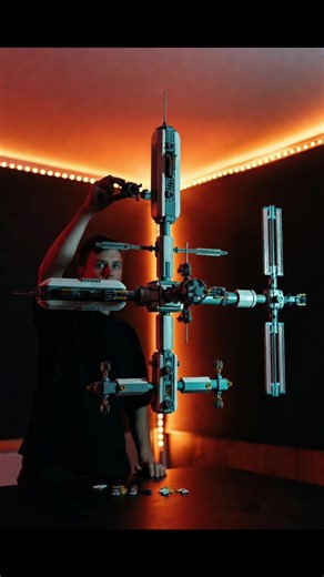 🧩👀 When a LEGO is nearby… sometimes 💥 #strangerthings happen 💥 Everything is in place. Everything looks stable. Until it isn’t… 👉 Follow to see what happens 💬 What do you think will happen? #lego #LEGOfails #brickbuild #legoaddict