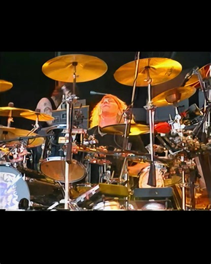 359K views · 10K reactions | "Double Talkin' Jive" - Guns N' Roses live in Paris, Hippodrome De Vincennes - June 6, 1992 #flashback #FlashbackFriday #fbf | Slash News | Facebook