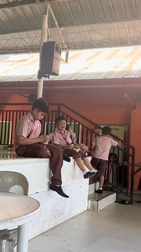 Bata - 1 Christian Gray - 0 😭 | Christian Gray