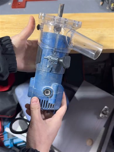 Edge trimmer dust collector hood, dust-proof function, connects to external vacuum cleaner, compatible with various accessories.#woodworker #woodtools #Carpentry #hardwaretools #renovation #wholehousecustomization #Kitchen #Door #lock #tools #construction #DIY #Professional #Carpenter #working #Three-dimensional #hinge #mould #Alien #Mould #trimming #machine