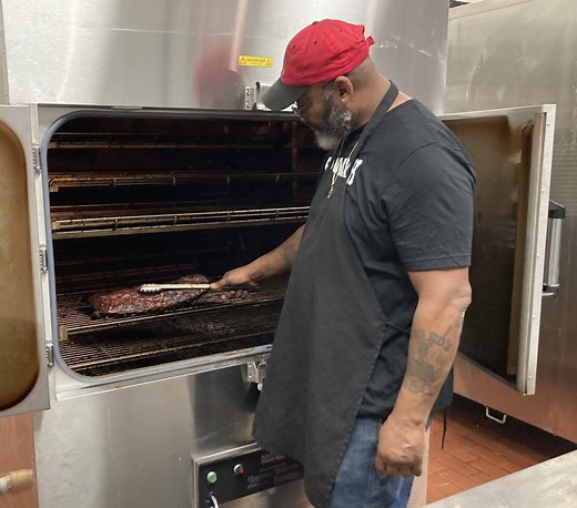 Big Ed’s BBQ opens in new, larger Waukegan location; ‘The meat just fell off the bone’