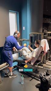 Comment bien utiliser une machine à LEGS… Quand c’est une femme c’est un peu délicat on le sait… Nous parlons de la bonne façon d’utiliser une machine d’entraînement. Je vous montre comment positionner correctement vos pieds, garder vos genoux parallèles et contracter vos cuisses et abdominaux pendant l’exercice. L’objectif est de vous aider à effectuer les mouvements de manière sûre et efficace. #fitness #coach #motivation #tutorial #legsday✔️ #hofficiel Toi aussi tu as du mal à aborder ou à te