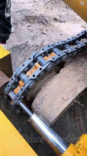 MASSIVE Hydraulic Power: Changing Excavator Track Pins